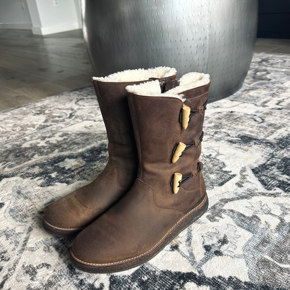 UGG Kaya Boots size 8